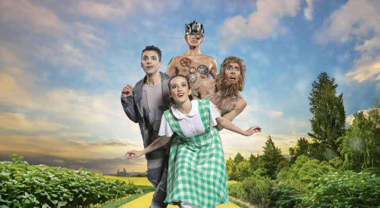 Dorothy y sus amigos en el camino amarillo